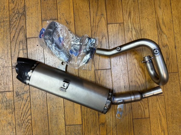 画像1: テルミニョーニ製　フルエキゾーストキット　新品　 (1)