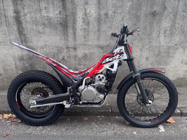 画像1: 2020 BETA　EVO4T250改/300　中古車 (1)